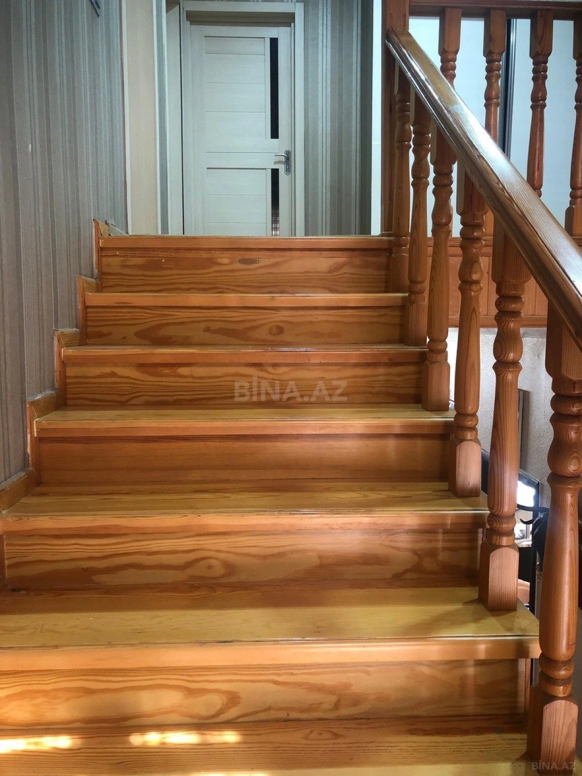 Satılır 5 otaqlı həyət evi 300 m²