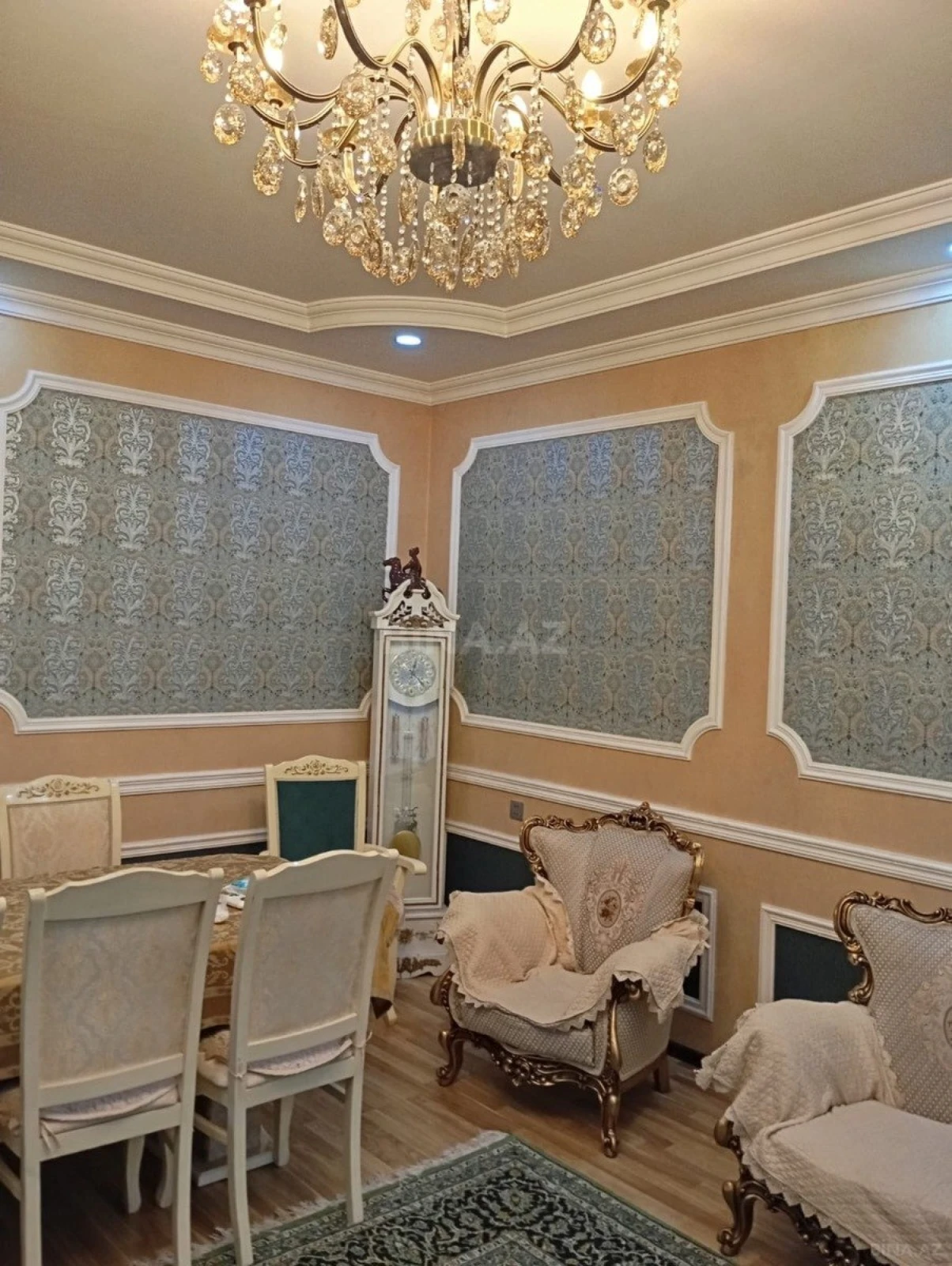 Satılır 5 otaqlı həyət evi 300 m²