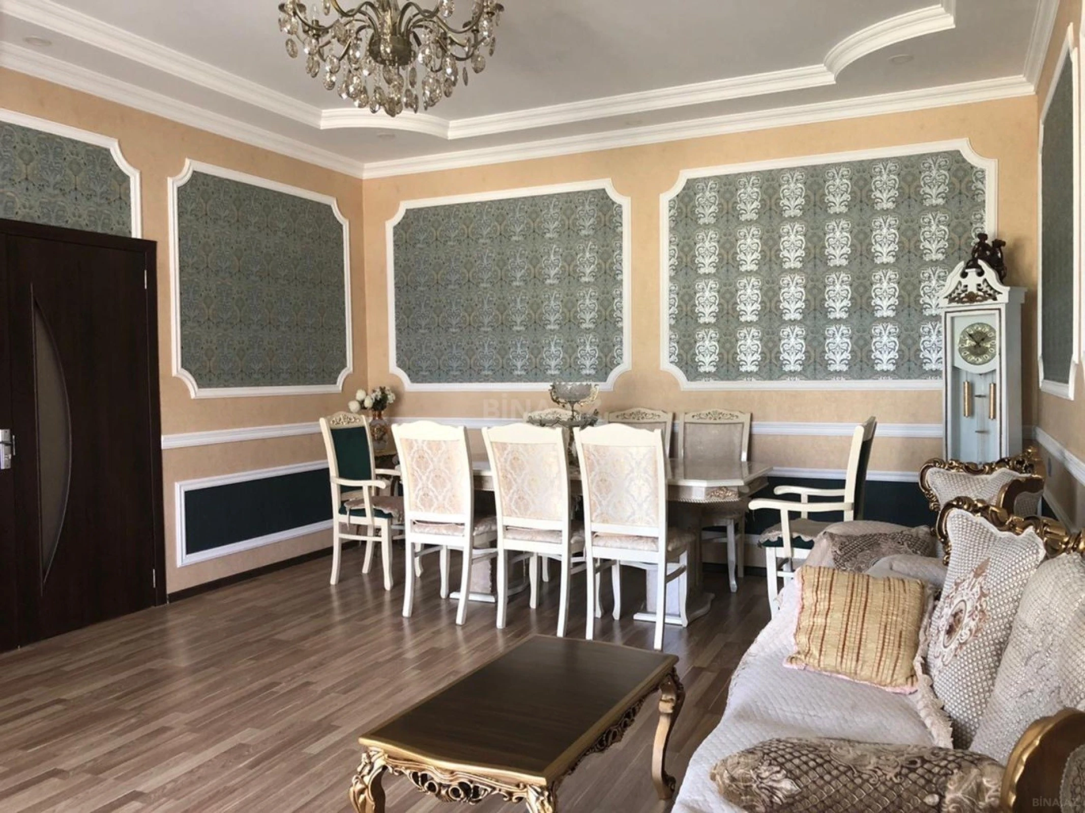 Satılır 5 otaqlı həyət evi 300 m²