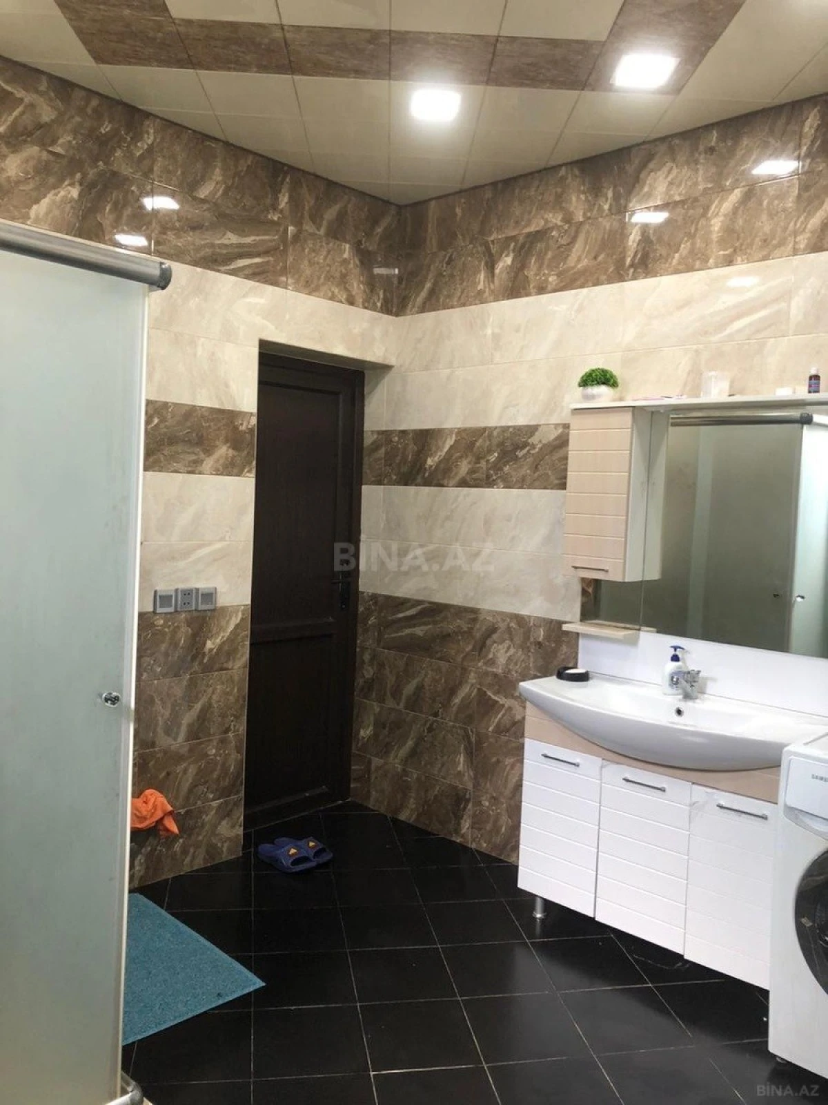 Satılır 5 otaqlı həyət evi 300 m²