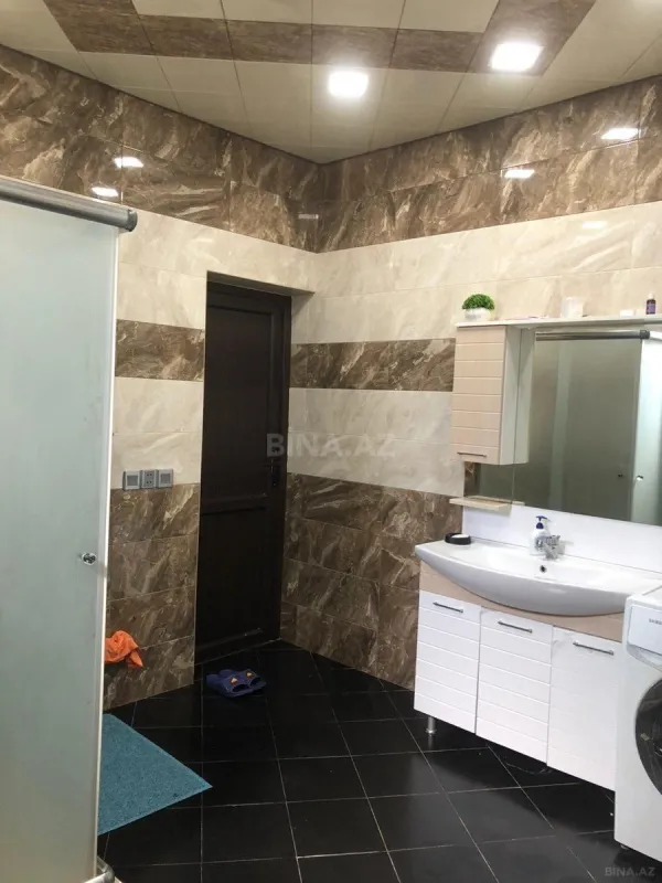 Satılır 5 otaqlı həyət evi 300 m²