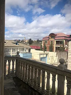 Satılır 5 otaqlı həyət evi 300 m²