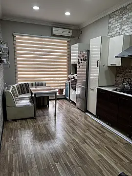 Satılır 5 otaqlı həyət evi 300 m²