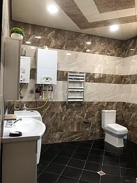Satılır 5 otaqlı həyət evi 300 m²