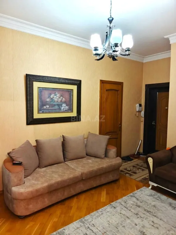 Satılır 3 otaqlı mənzil 120 m²