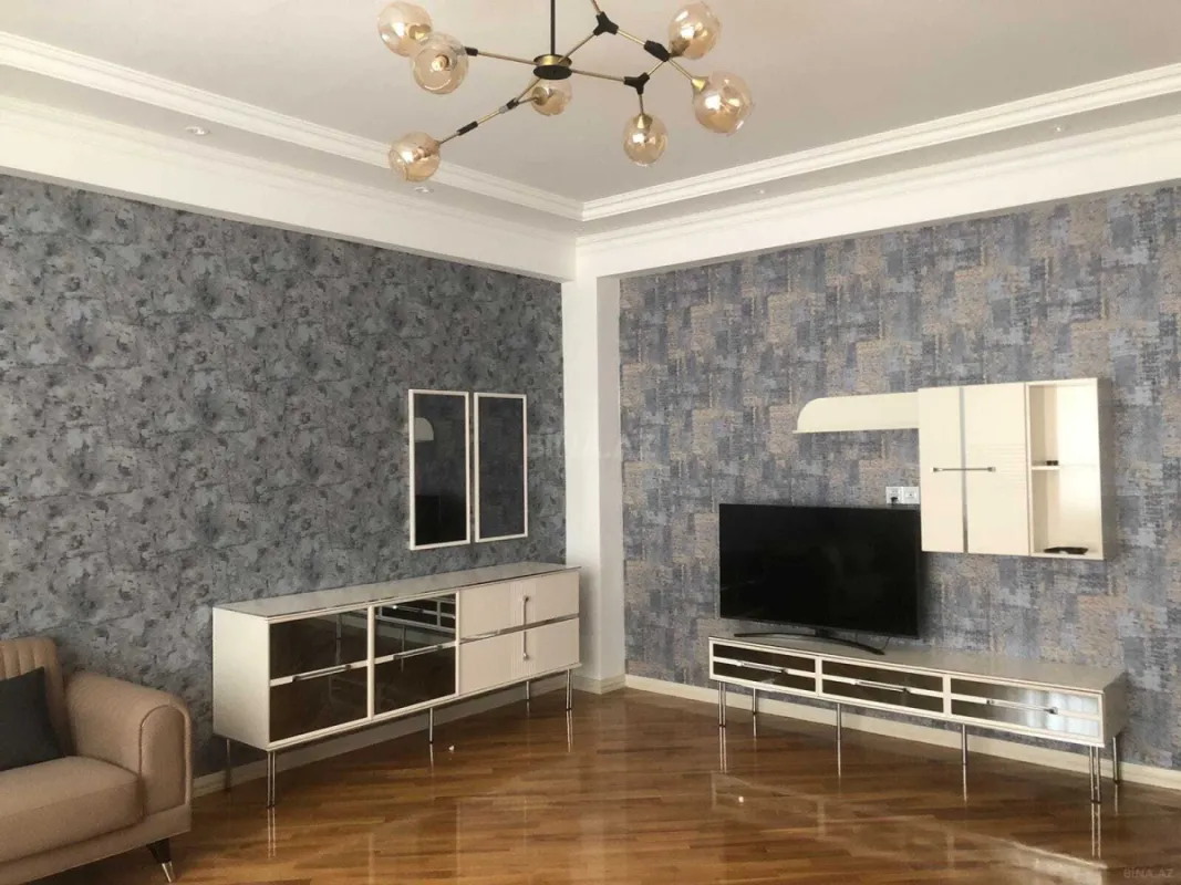Kirayə verilir 2 otaqlı mənzil 92 m²