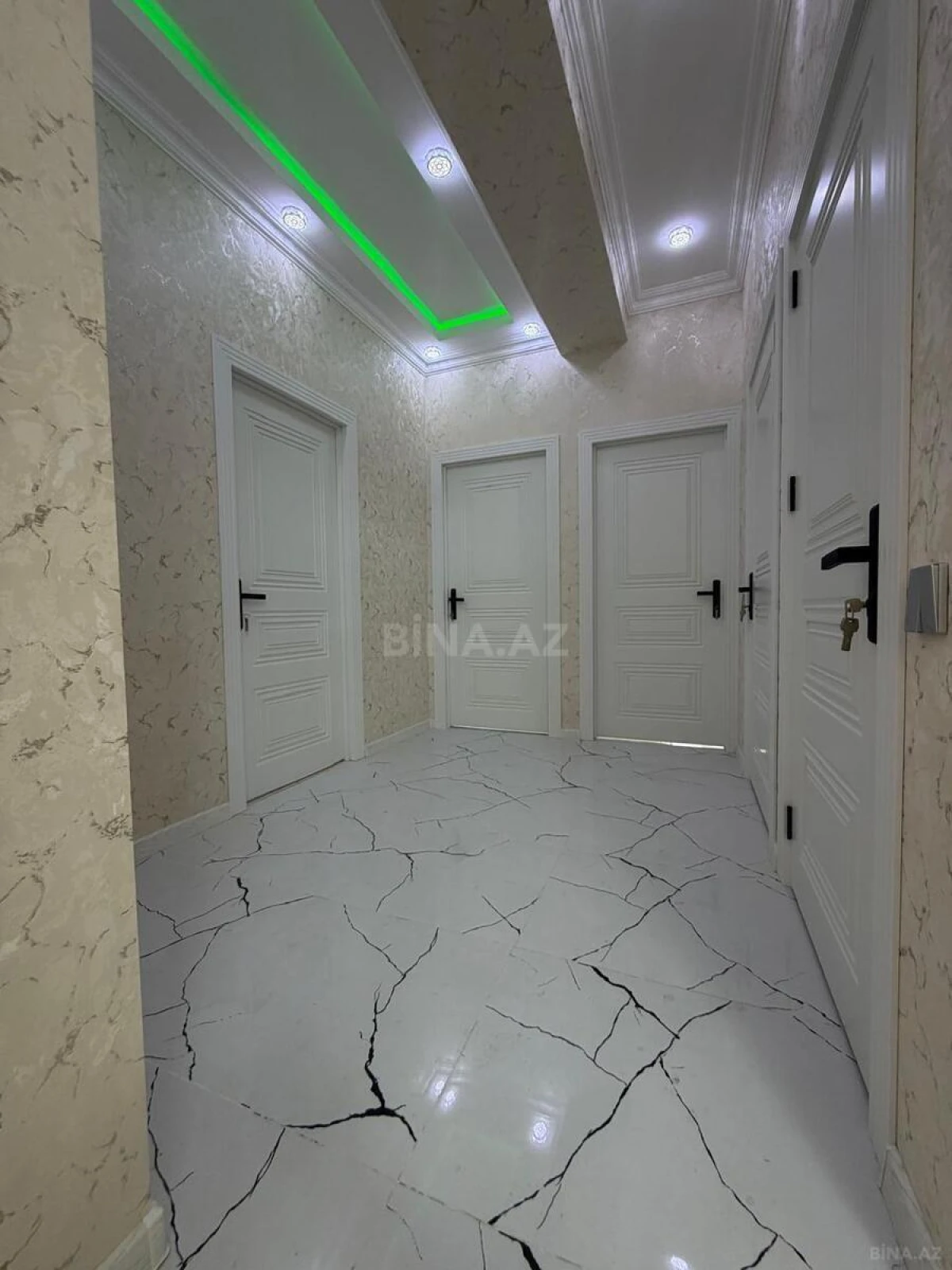 Satılır 3 otaqlı mənzil 97 m²