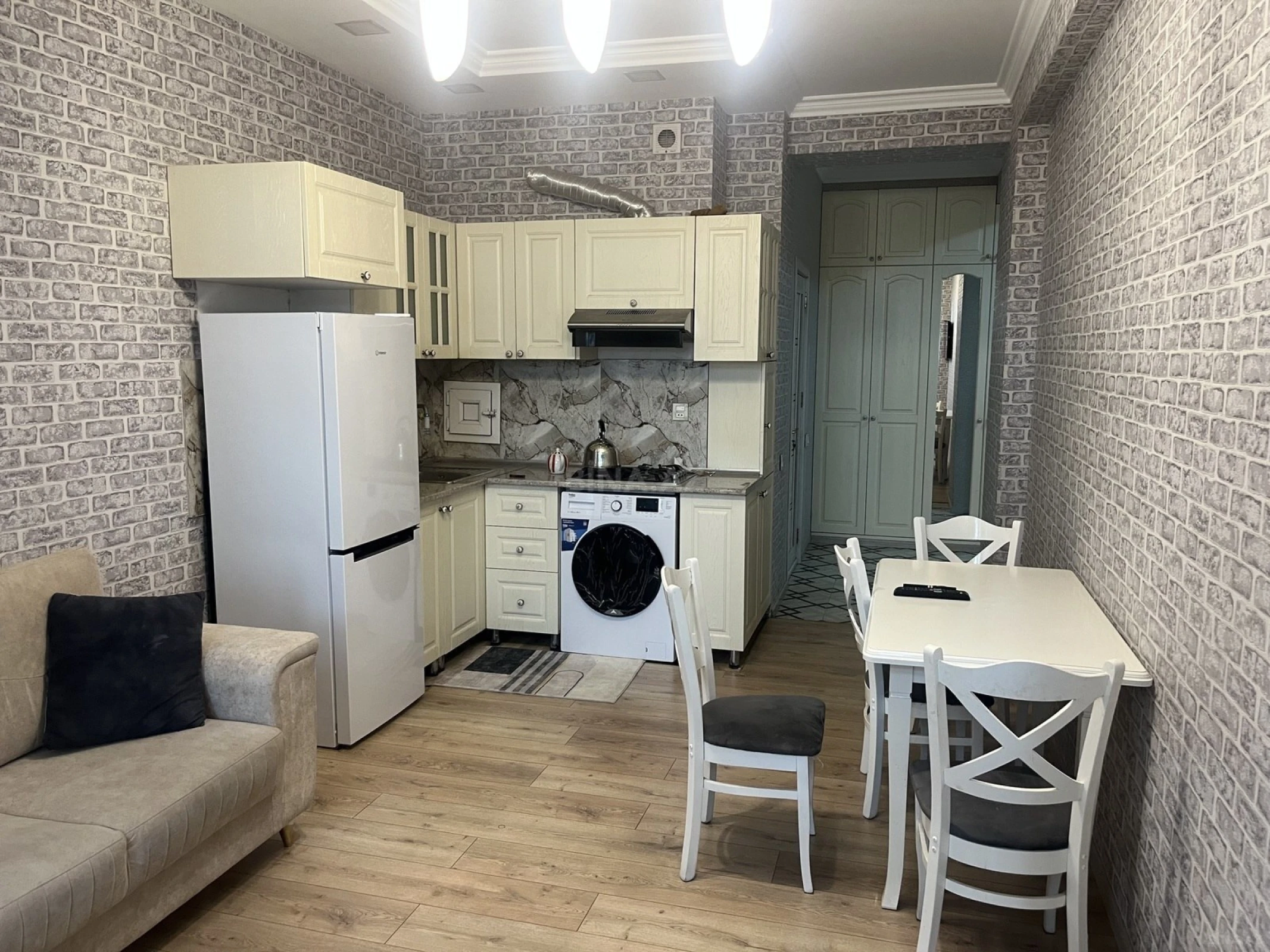 Kirayə verilir 2 otaqlı mənzil 64 m²