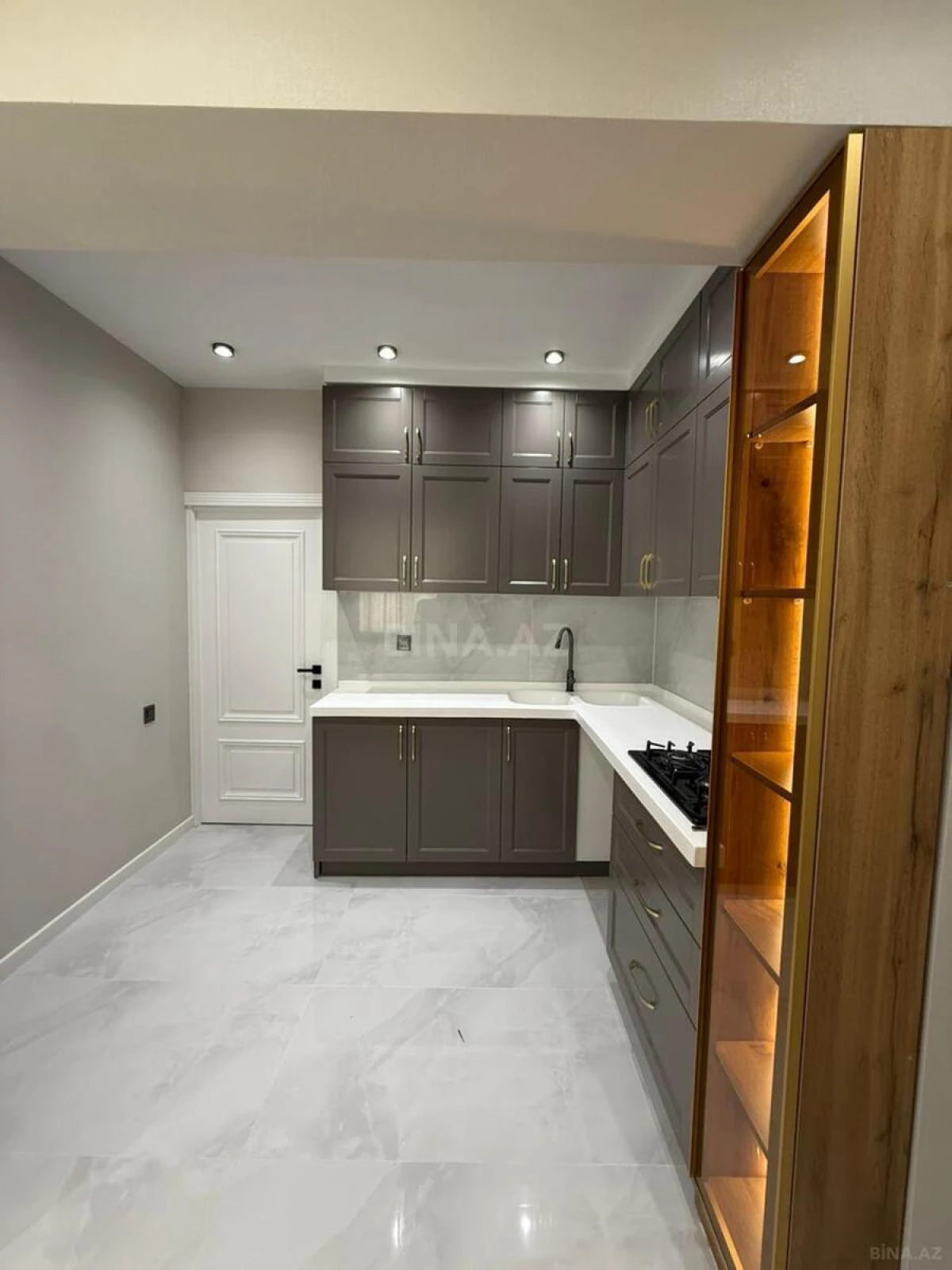 Satılır 4 otaqlı mənzil 110 m²