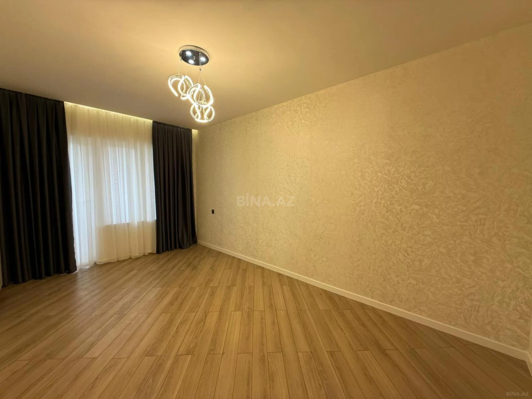 Satılır 4 otaqlı mənzil 110 m²