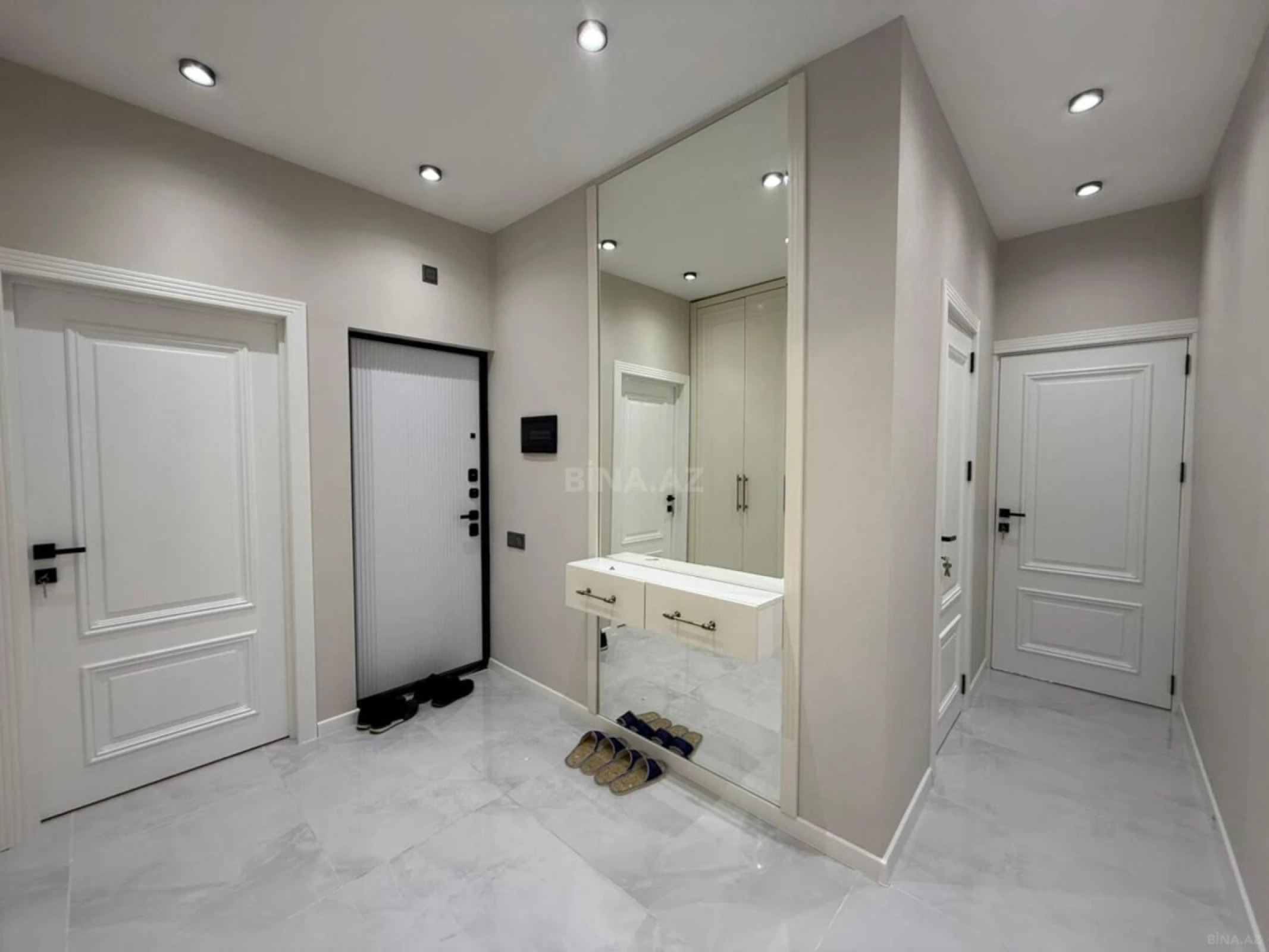 Satılır 4 otaqlı mənzil 110 m²