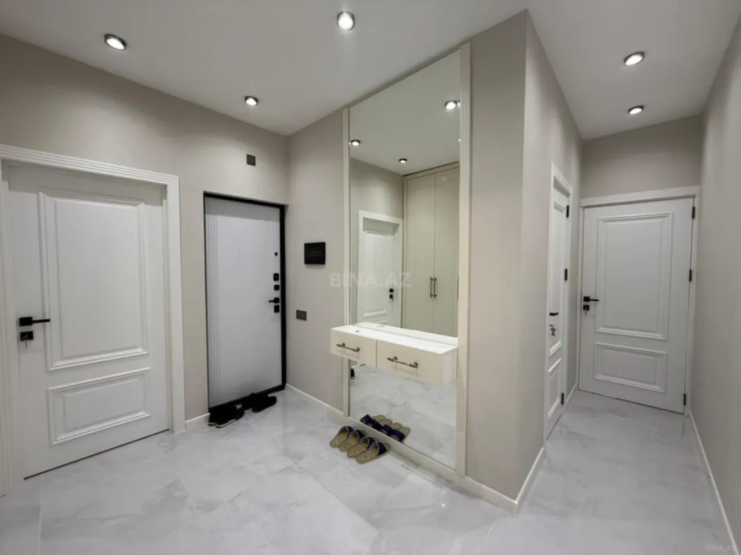 Satılır 4 otaqlı mənzil 110 m²