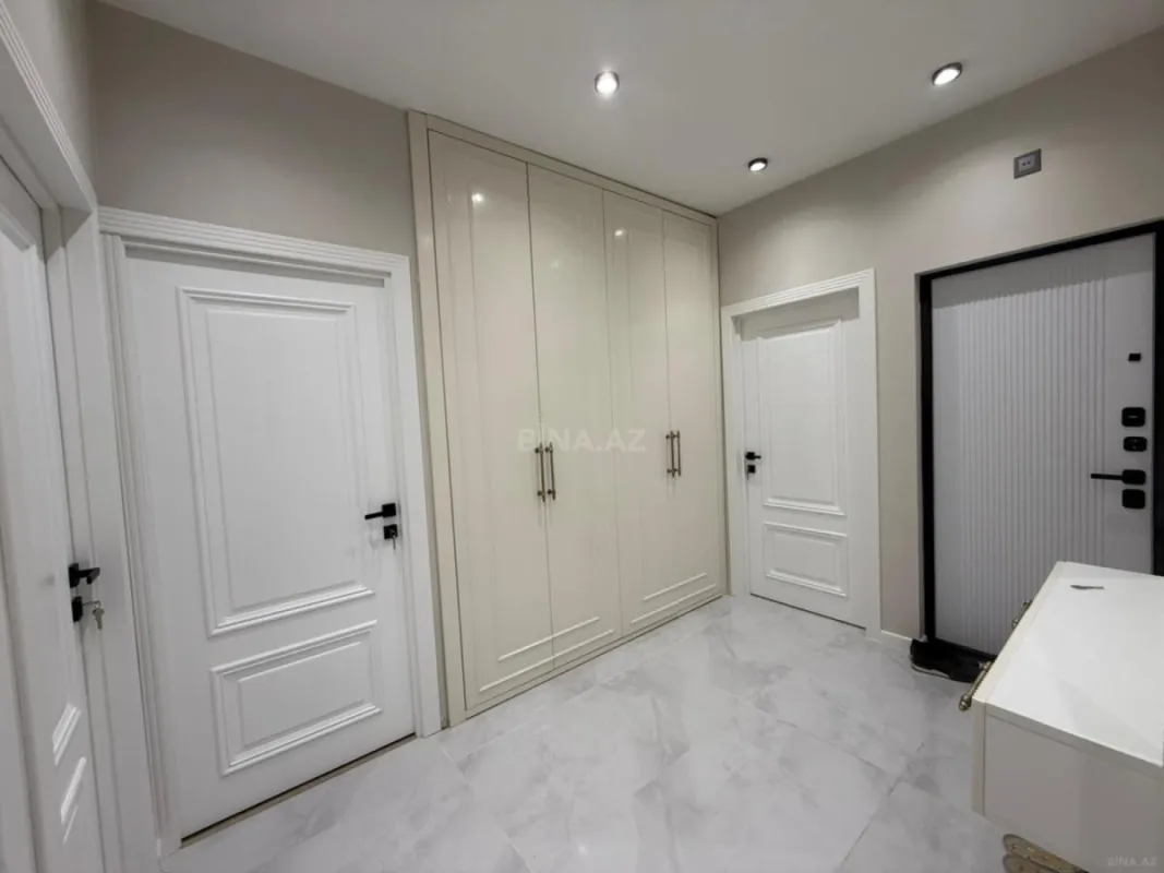 Satılır 4 otaqlı mənzil 110 m²