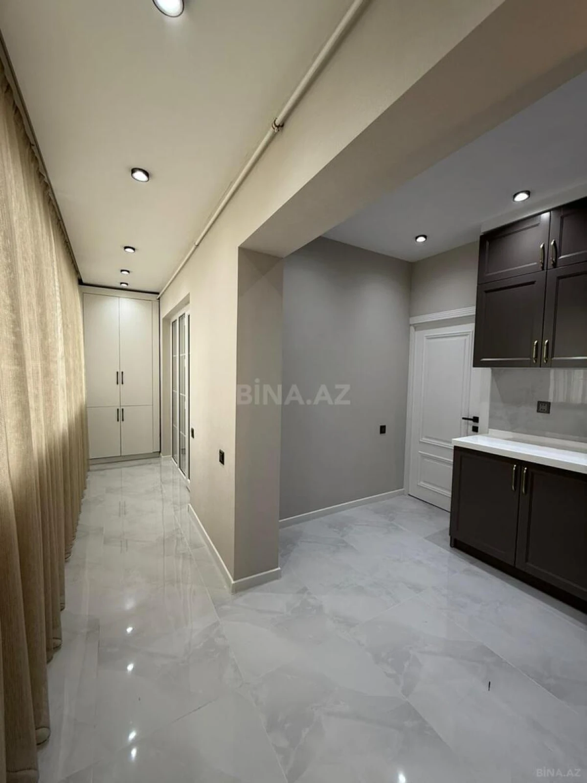 Satılır 4 otaqlı mənzil 110 m²