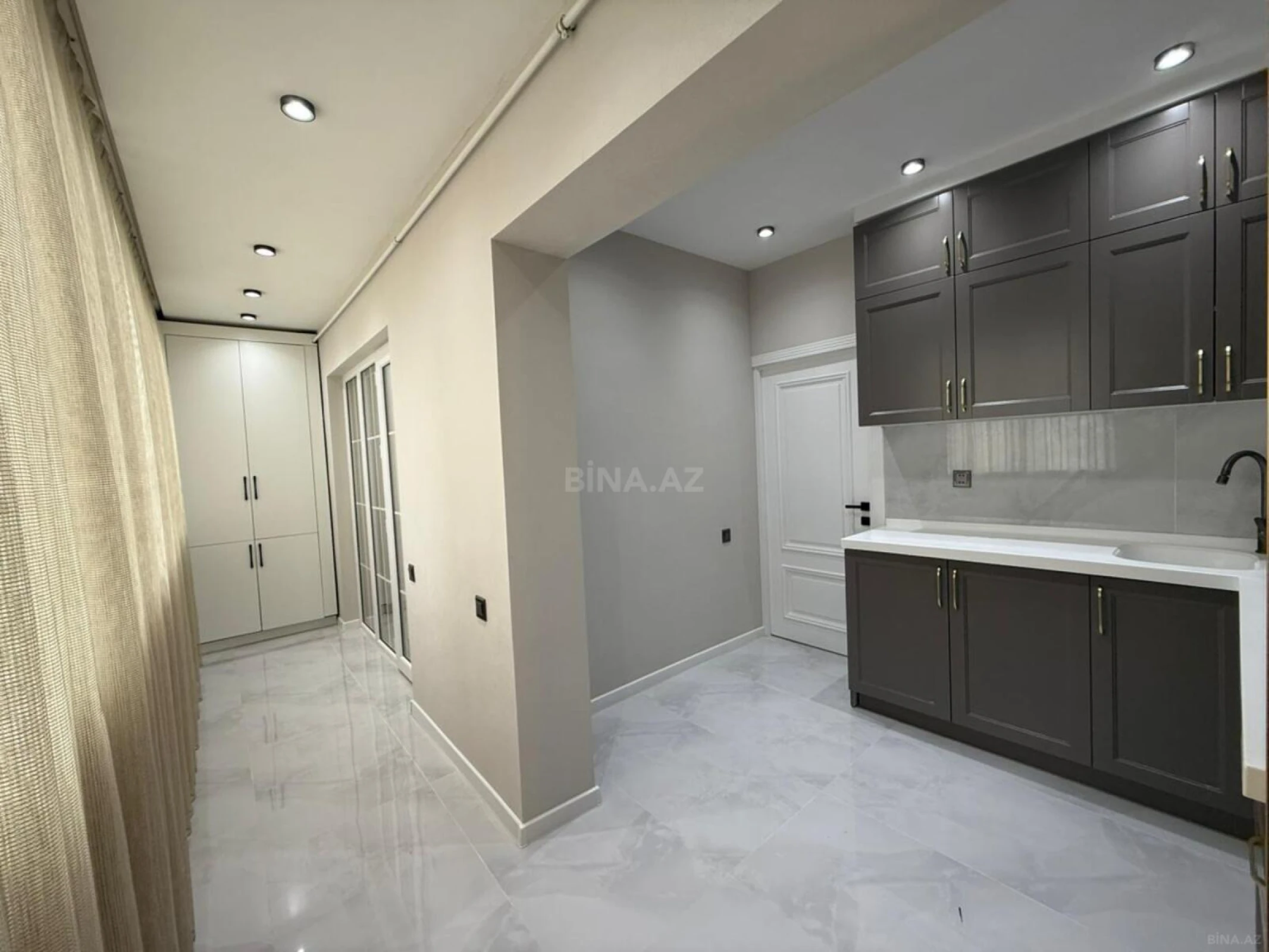 Satılır 4 otaqlı mənzil 110 m²