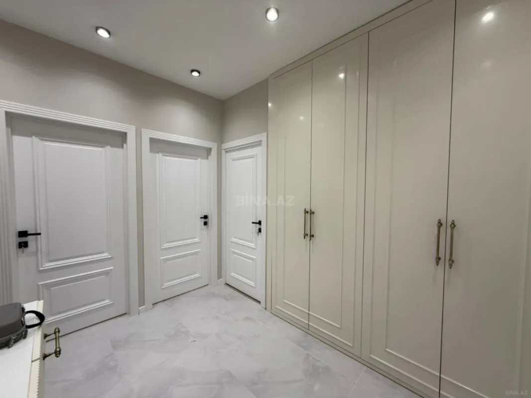 Satılır 4 otaqlı mənzil 110 m²