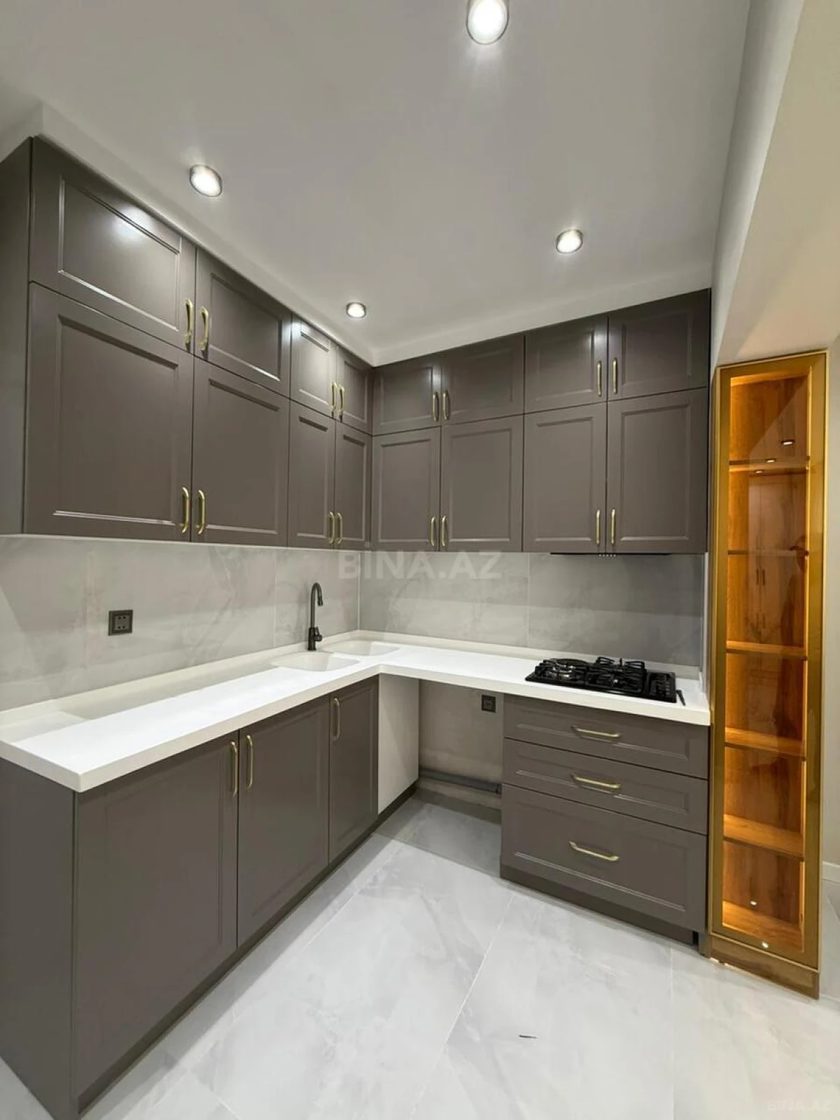 Satılır 4 otaqlı mənzil 110 m²
