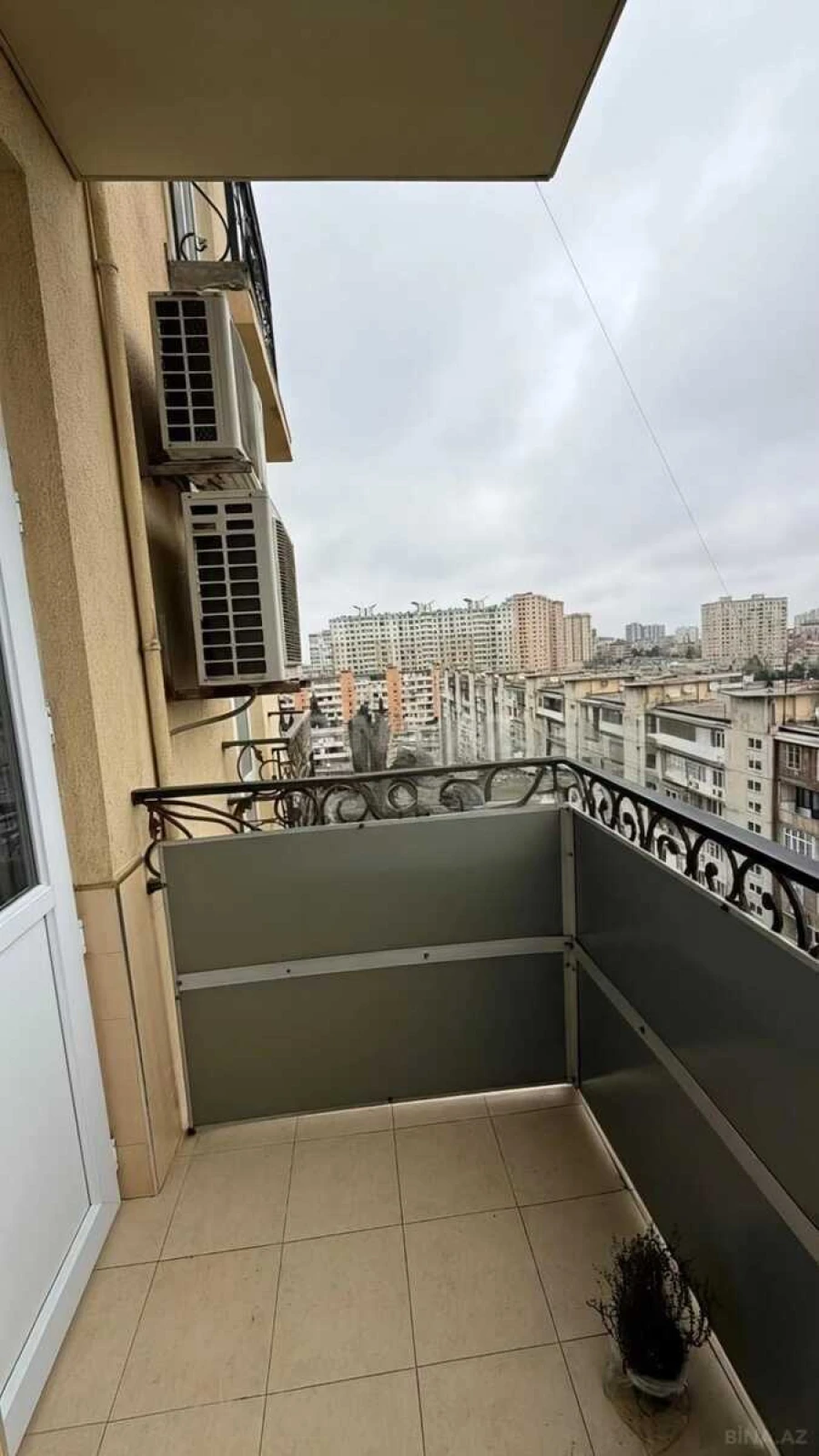 Satılır 4 otaqlı mənzil 185 m²