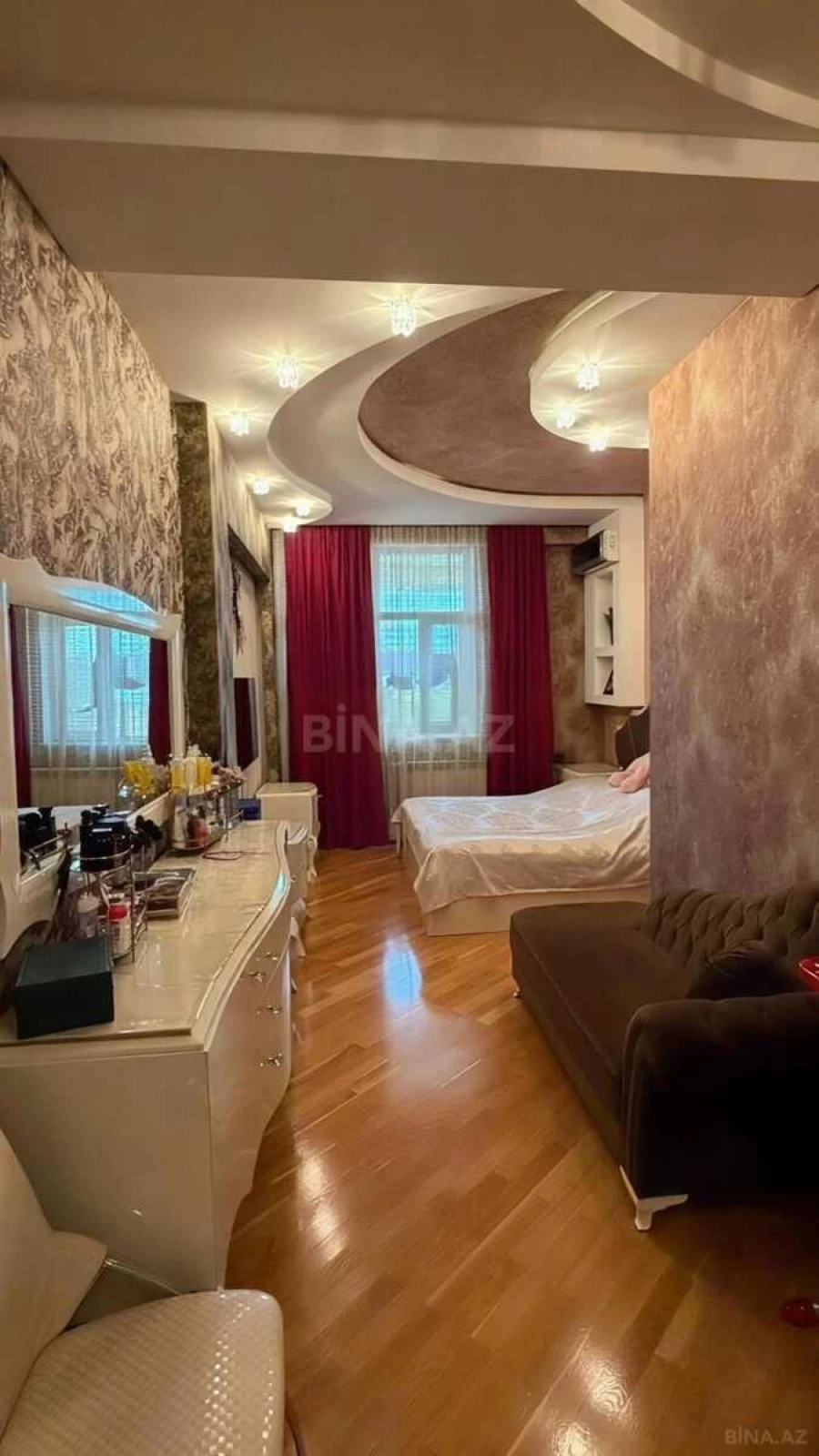 Satılır 4 otaqlı mənzil 185 m²