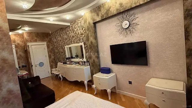 Satılır 4 otaqlı mənzil 185 m²