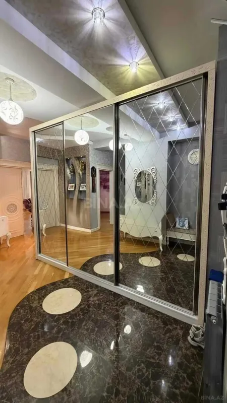 Satılır 4 otaqlı mənzil 185 m²
