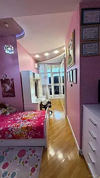 Satılır 4 otaqlı mənzil 185 m²