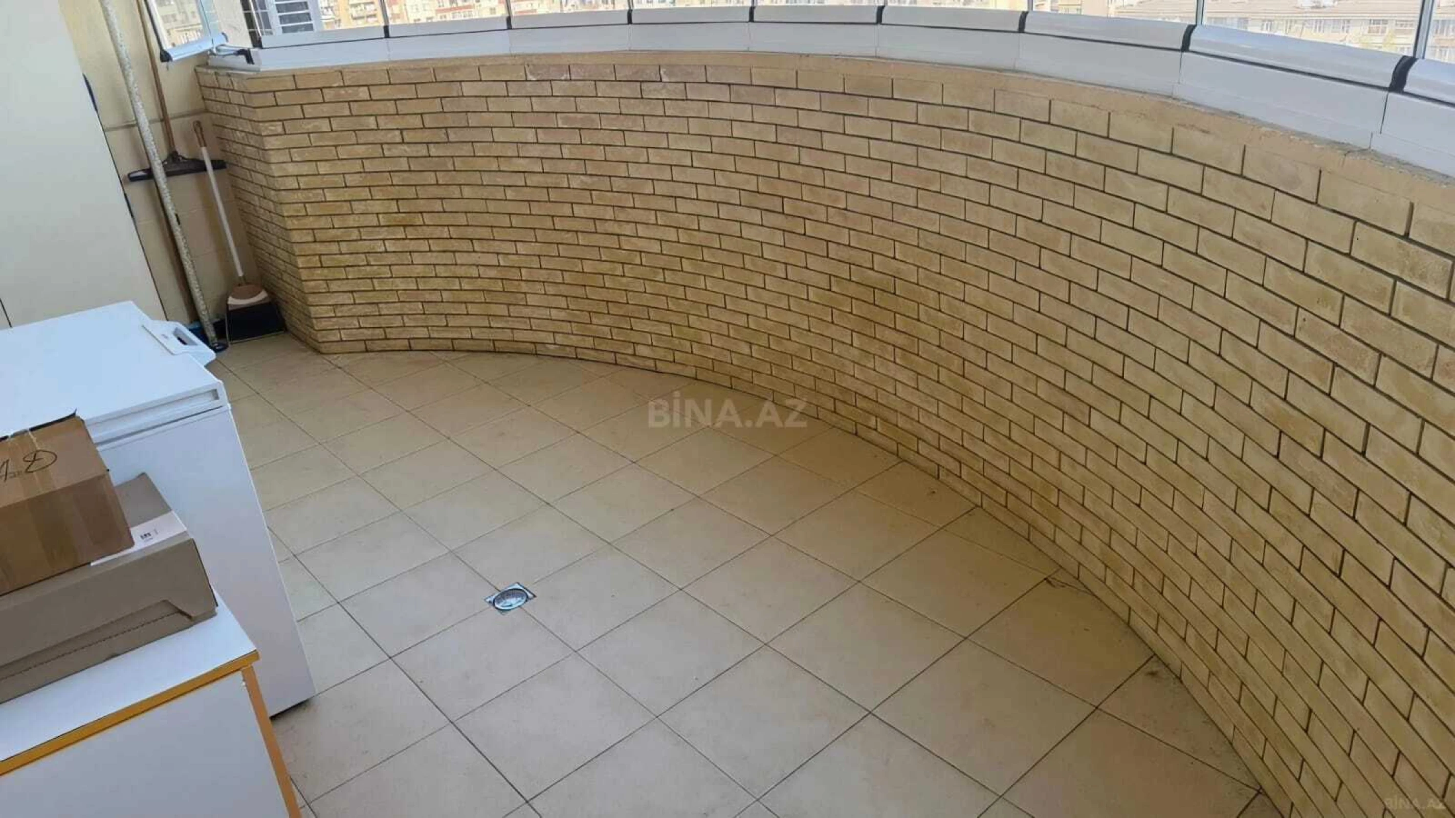 Satılır 4 otaqlı mənzil 185 m²