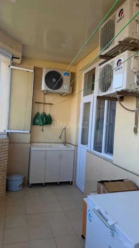 Satılır 4 otaqlı mənzil 185 m²