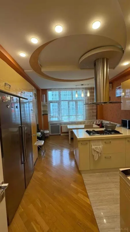 Satılır 4 otaqlı mənzil 185 m²
