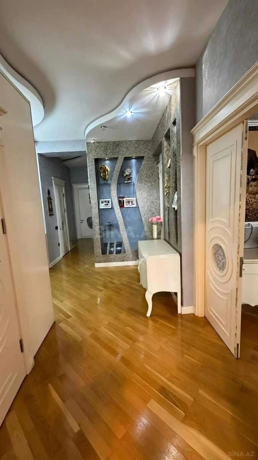 Satılır 4 otaqlı mənzil 185 m²
