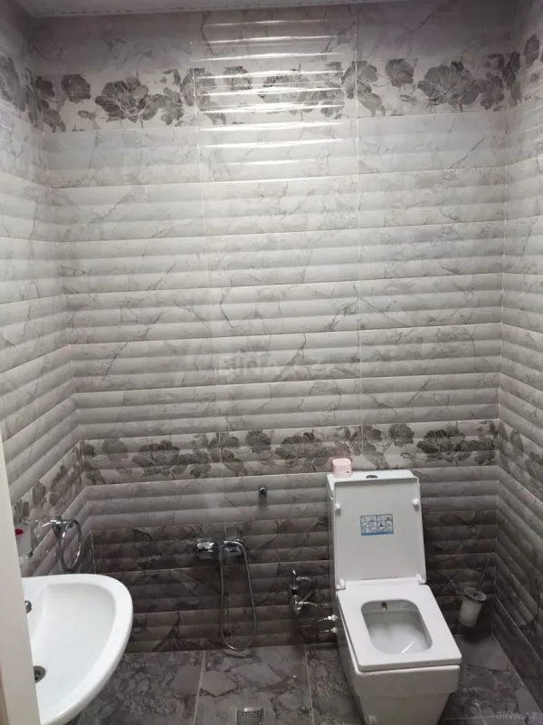 Kirayə verilir 3 otaqlı mənzil 121 m²