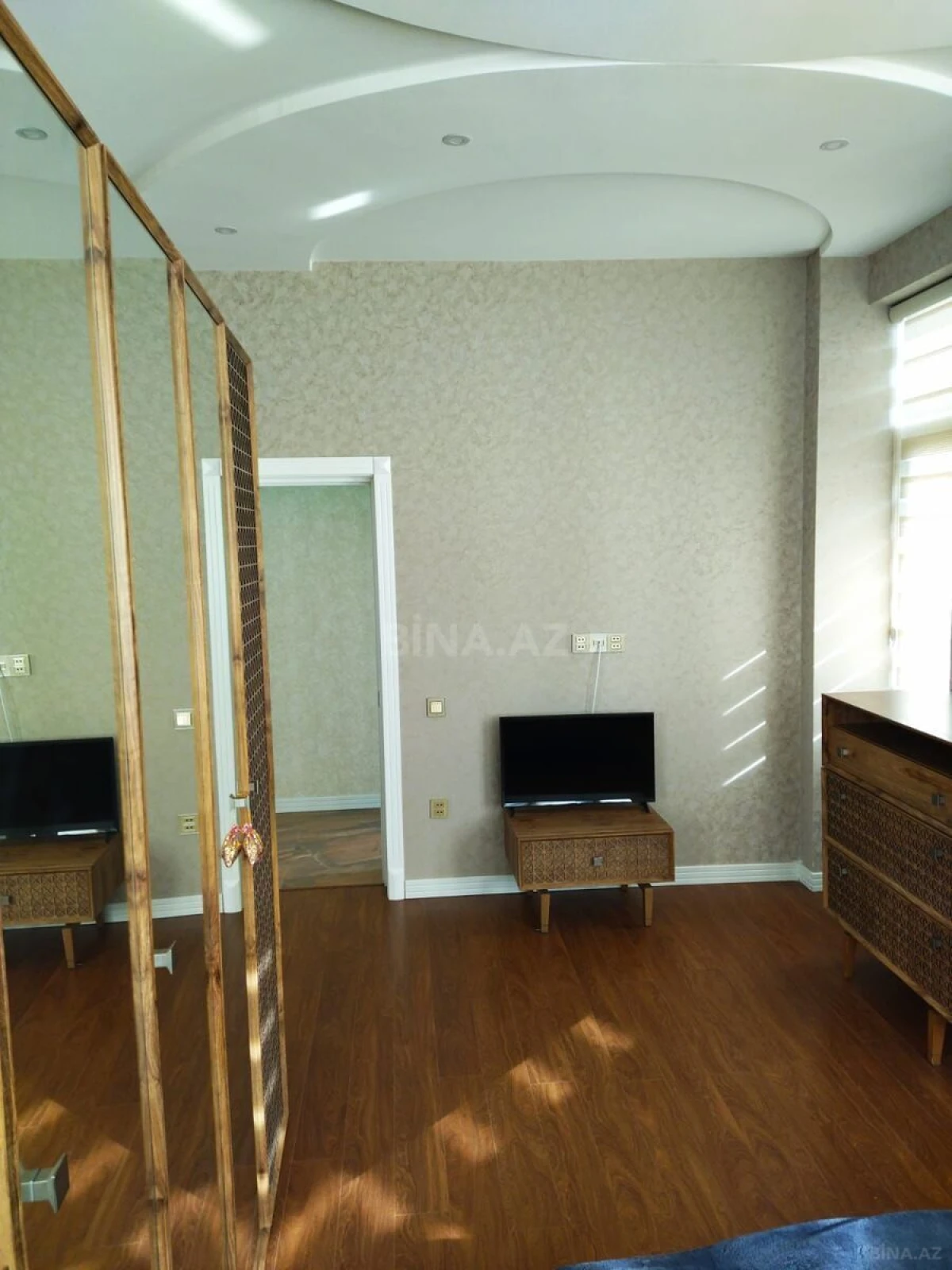 Kirayə verilir 3 otaqlı mənzil 121 m²