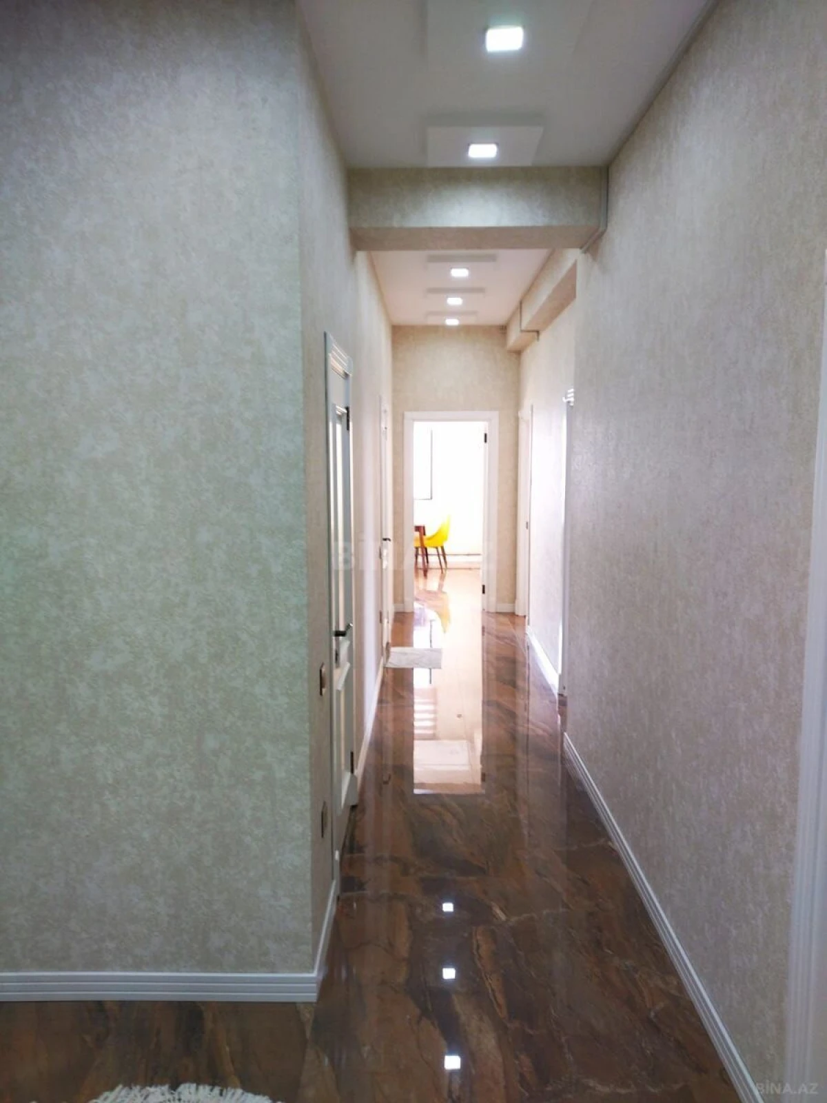 Kirayə verilir 3 otaqlı mənzil 121 m²