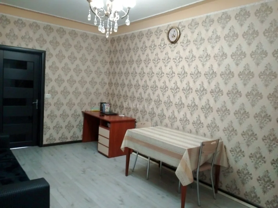 Kirayə verilir 2 otaqlı mənzil 70 m²