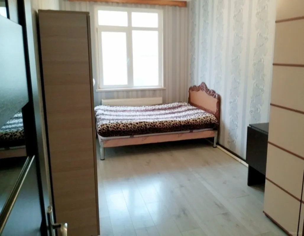 Kirayə verilir 2 otaqlı mənzil 70 m²