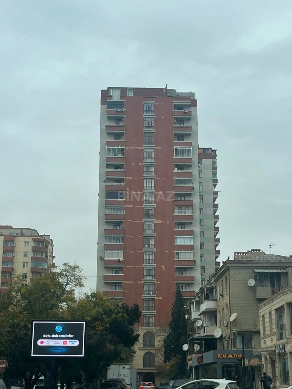 Satılır 4 otaqlı mənzil 183.7 m²