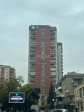 Satılır 4 otaqlı mənzil 183.7 m²