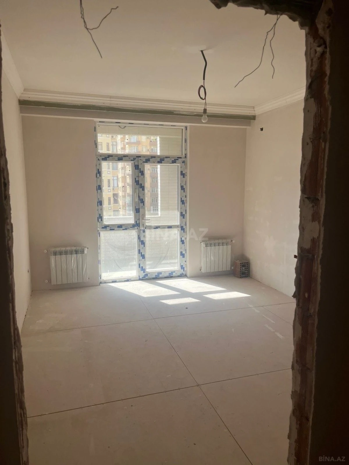 Satılır 4 otaqlı mənzil 183.7 m²