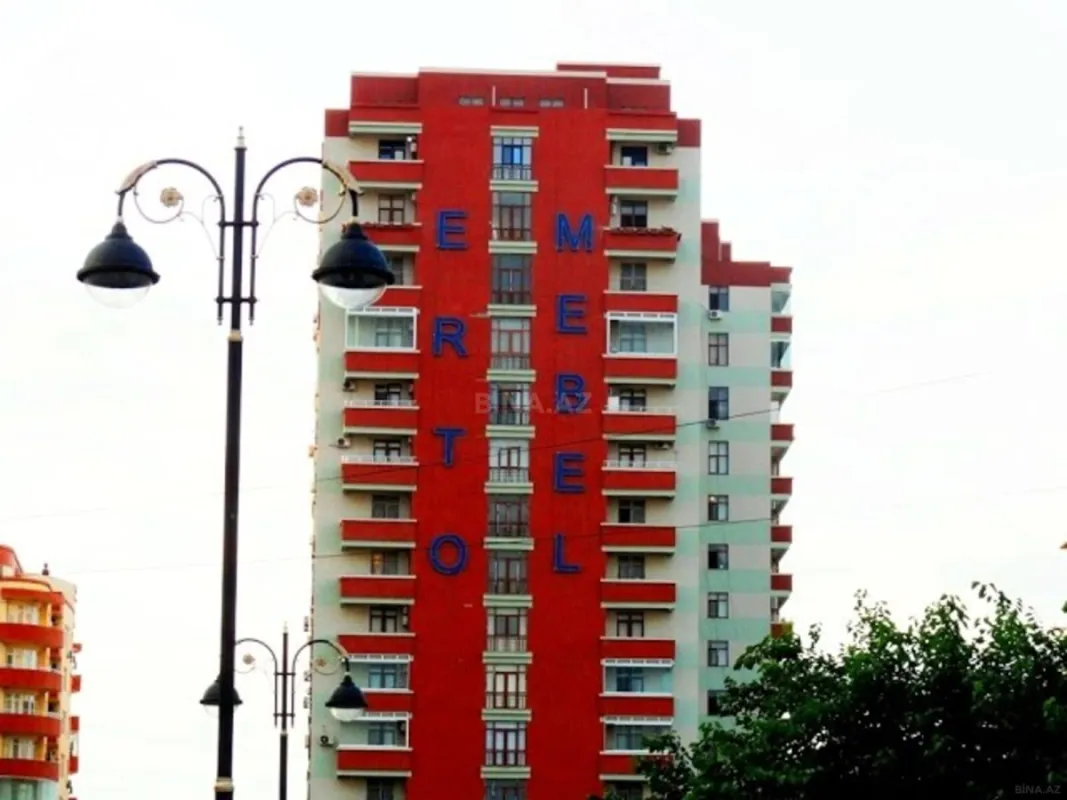 Satılır 4 otaqlı mənzil 183.7 m²