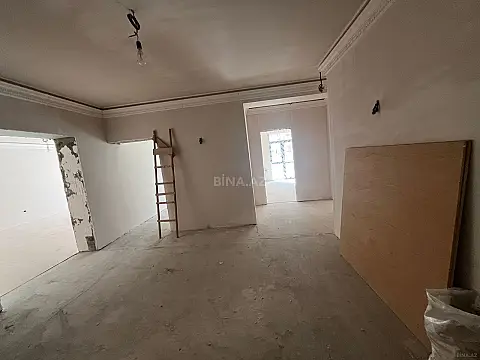 Satılır 4 otaqlı mənzil 183.7 m²