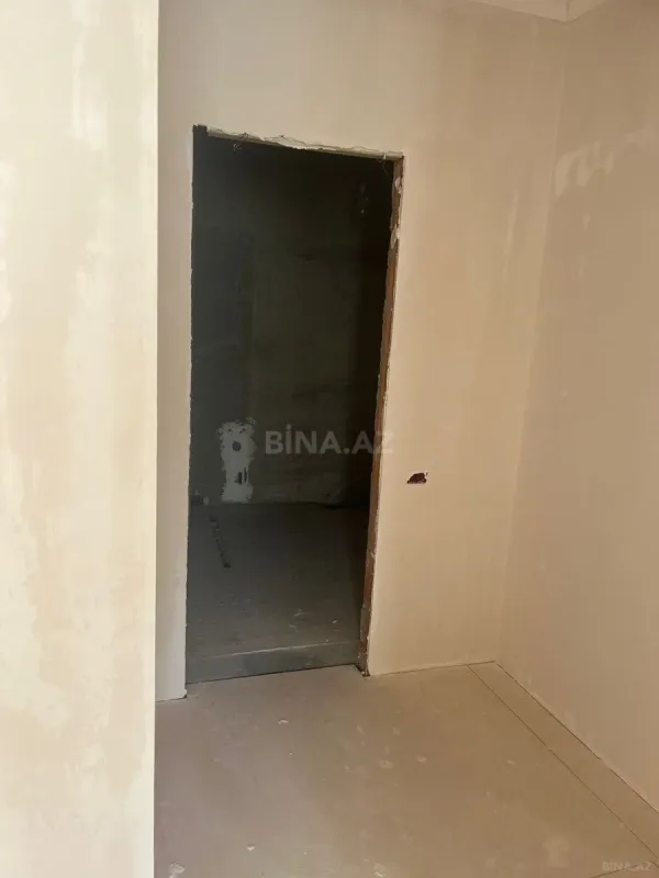 Satılır 4 otaqlı mənzil 183.7 m²
