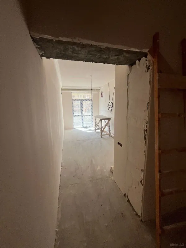 Satılır 4 otaqlı mənzil 183.7 m²