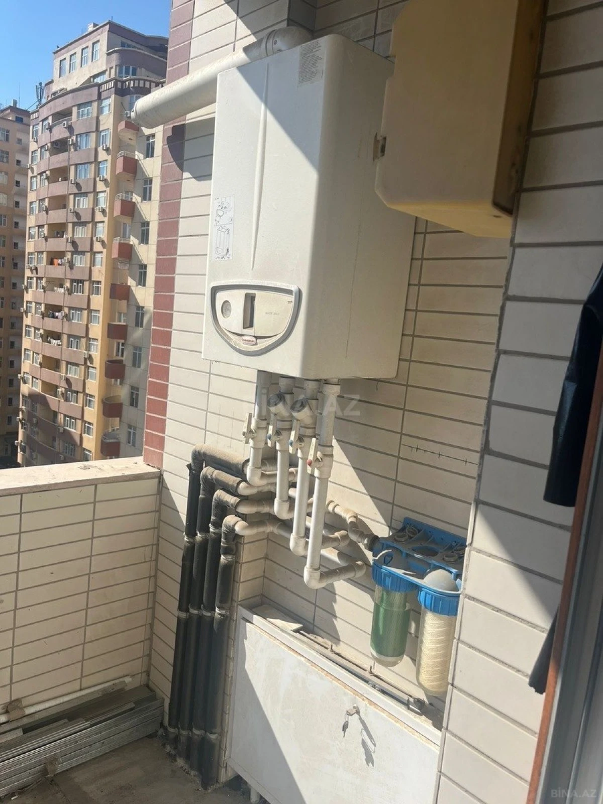 Satılır 4 otaqlı mənzil 183.7 m²