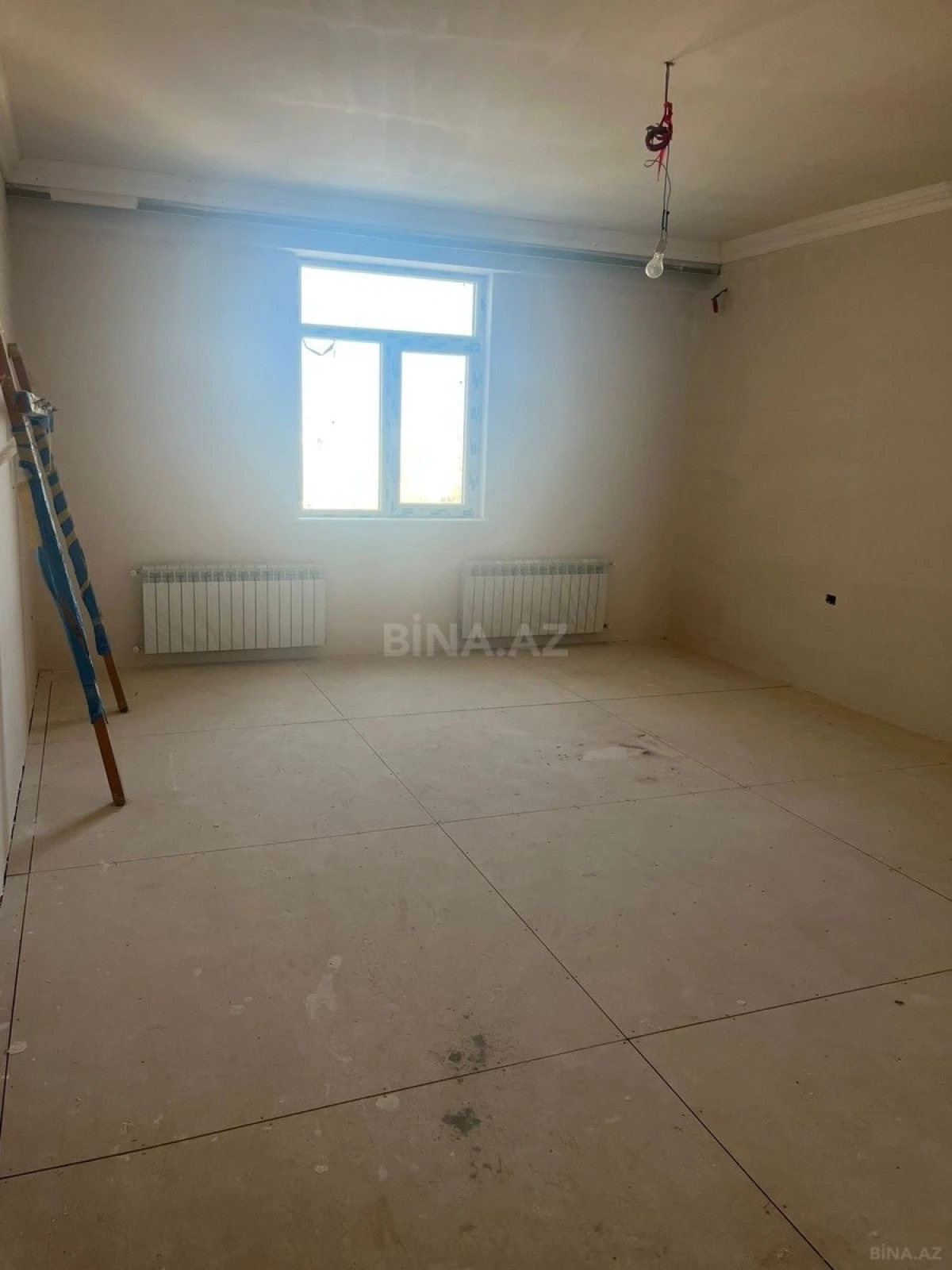 Satılır 4 otaqlı mənzil 183.7 m²