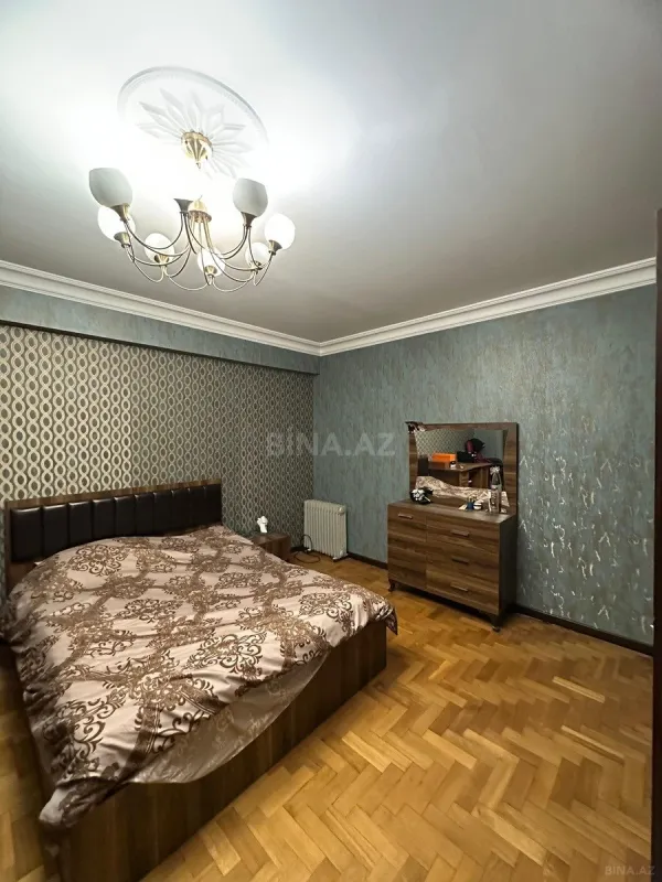 Satılır 5 otaqlı mənzil 160 m²
