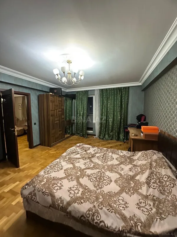 Satılır 5 otaqlı mənzil 160 m²
