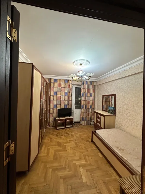 Satılır 5 otaqlı mənzil 160 m²