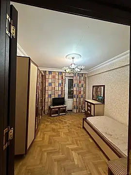 Satılır 5 otaqlı mənzil 160 m²