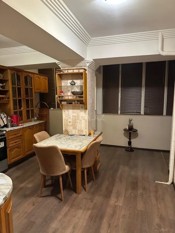 Satılır 5 otaqlı mənzil 160 m²