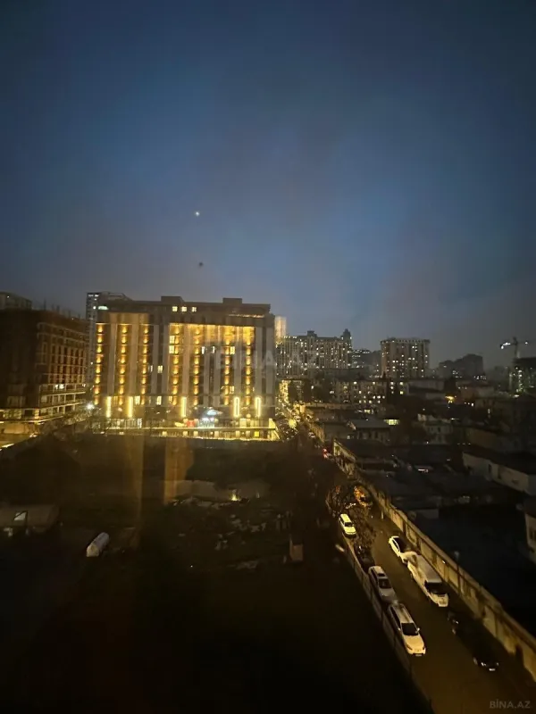 Satılır 5 otaqlı mənzil 160 m²